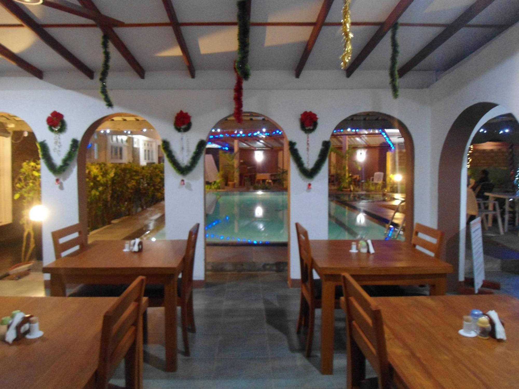 Ranveli Beach Hotel Dehiwala-Mount Lavinia Eksteriør billede