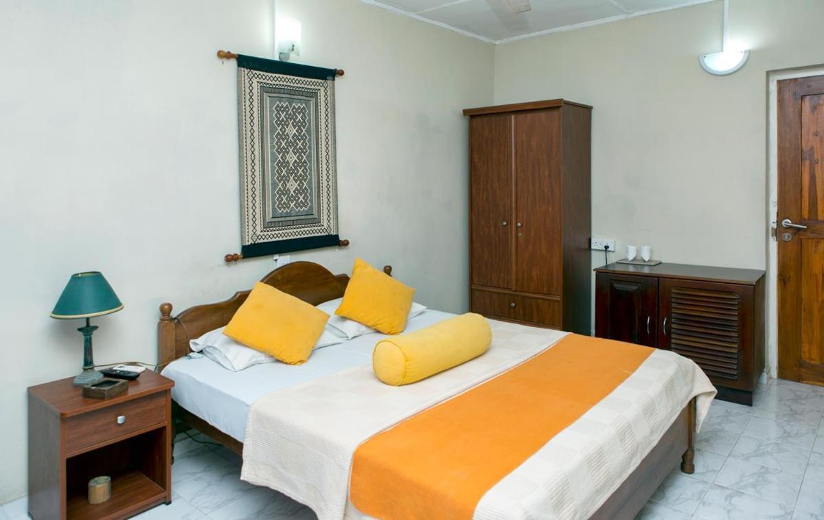 Ranveli Beach Hotel Dehiwala-Mount Lavinia Eksteriør billede
