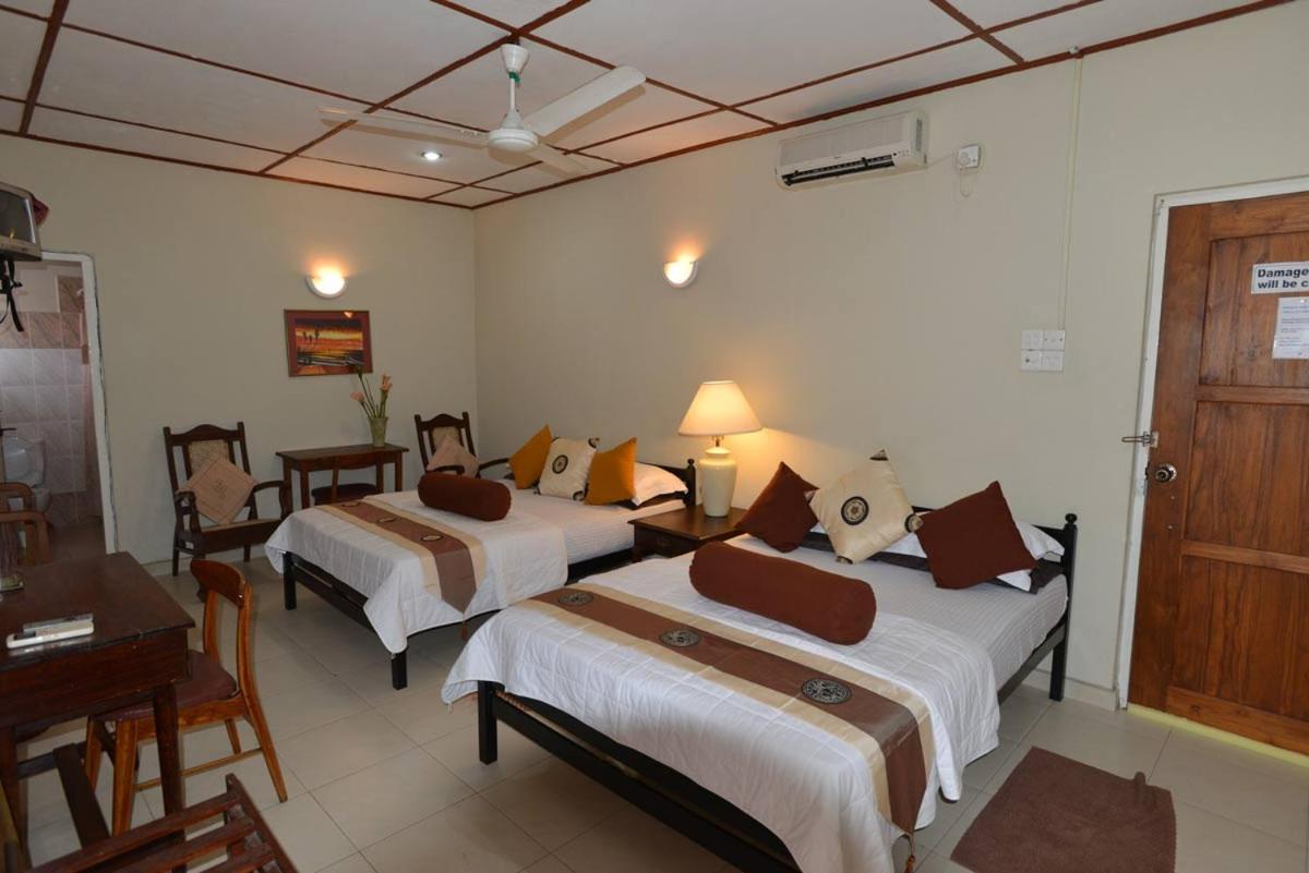 Ranveli Beach Hotel Dehiwala-Mount Lavinia Eksteriør billede