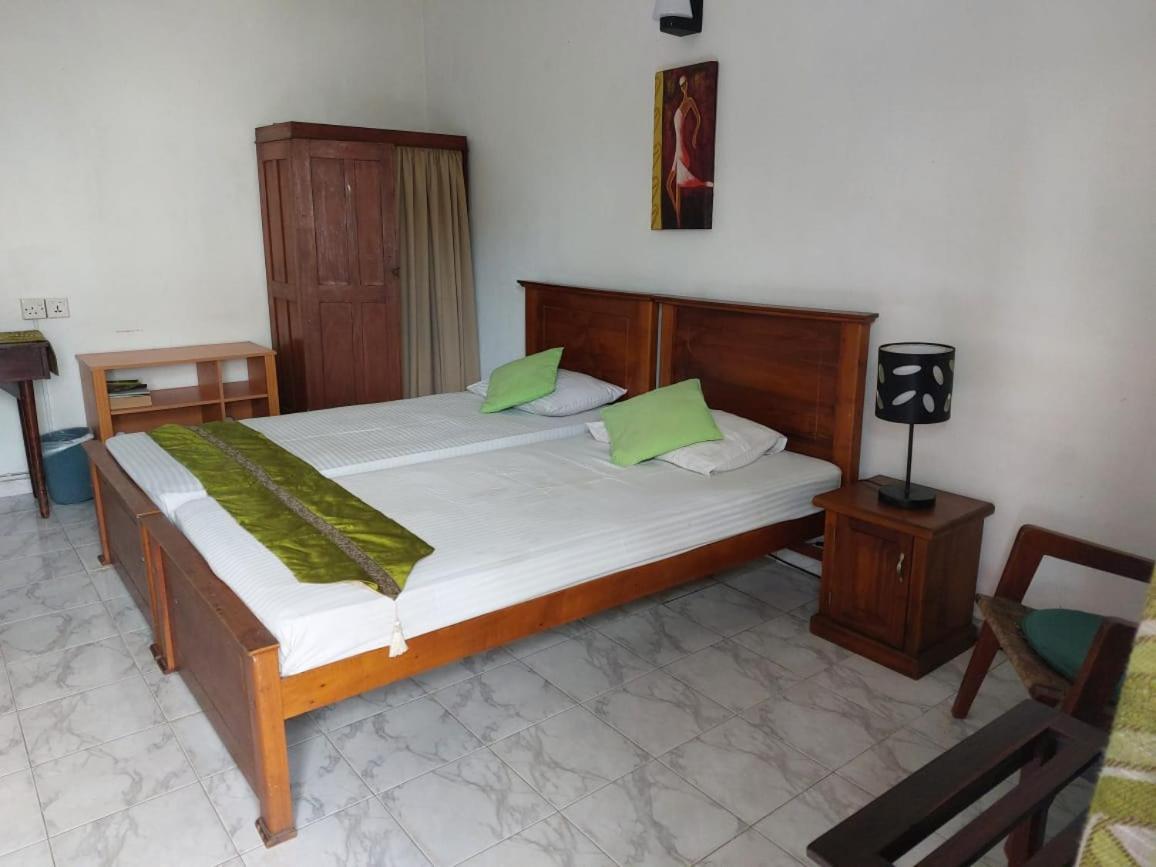 Ranveli Beach Hotel Dehiwala-Mount Lavinia Eksteriør billede