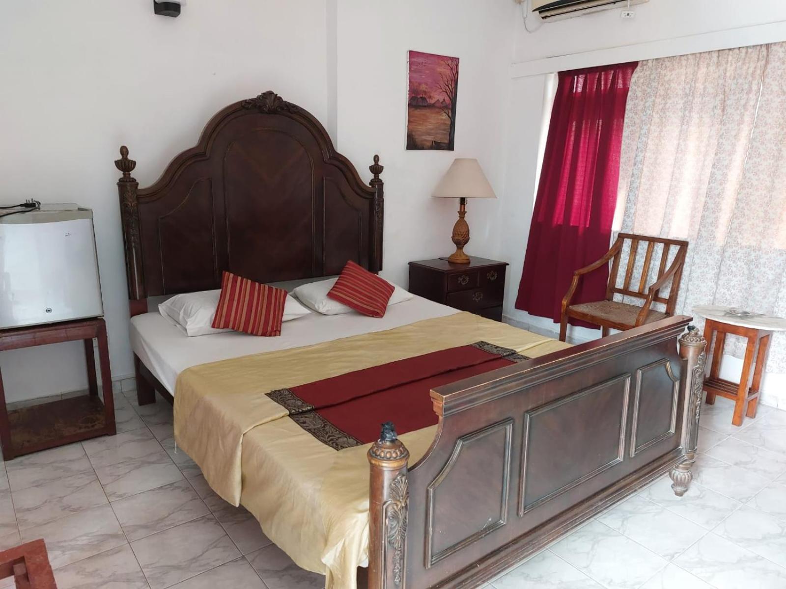 Ranveli Beach Hotel Dehiwala-Mount Lavinia Eksteriør billede